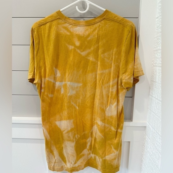 🦬 Yellowstone‎ Women’s Tee. Size L Cotton Blend. Distressed 🦬 - Picture 4 of 5